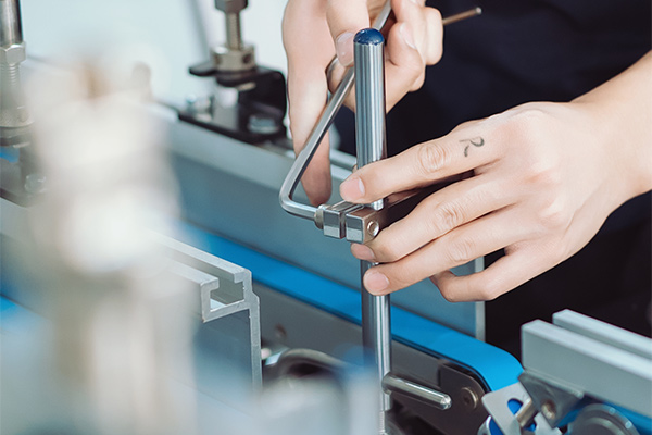 當(dāng)你擁有了一臺(tái)糊箱機(jī)時(shí),保養(yǎng)尤為重要,淺析糊箱機(jī)保養(yǎng)與注意事項(xiàng)